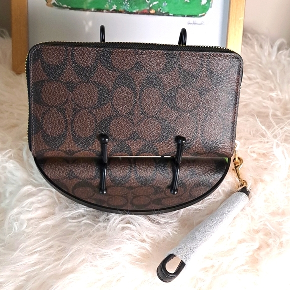 Coach NWTs Long Zip Around Wallet In Signature Canvas - Picture 3 of 8